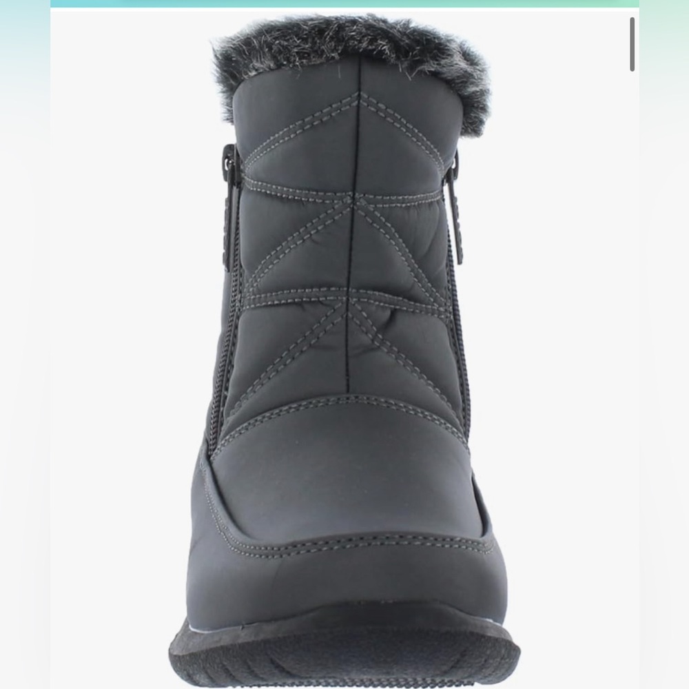 NWT Totes Women's Dalia Snow Boots